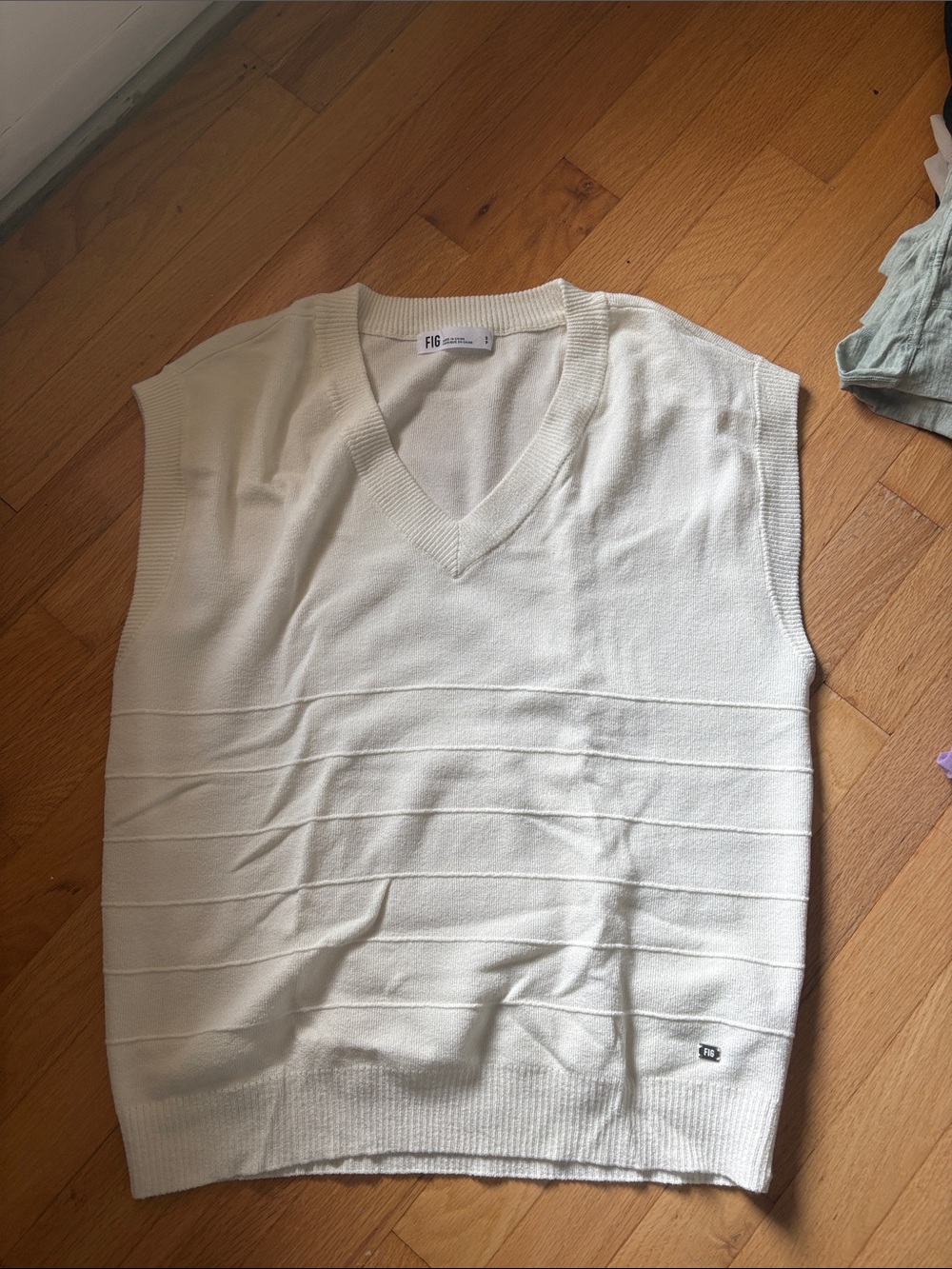 Cream V-Neck Knit Sweater Vest - Women